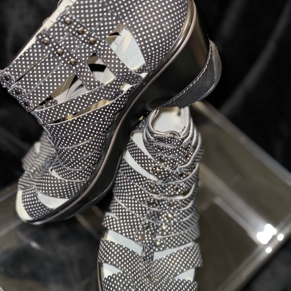 Jambu Black and White Sandals Modern Style - Picture 6 of 12